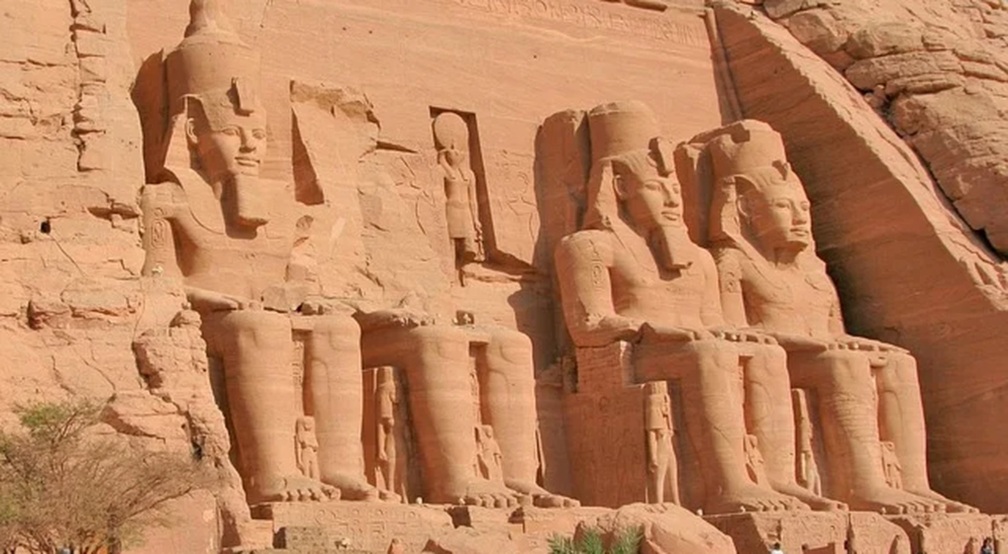 Abu Simbel for Groups: Flight Blocks or Overland?